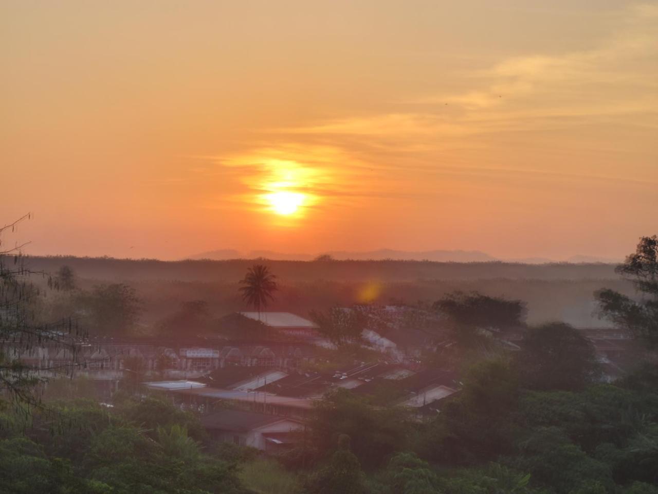 Hotel Sukaramai Kampung Gurun Kültér fotó