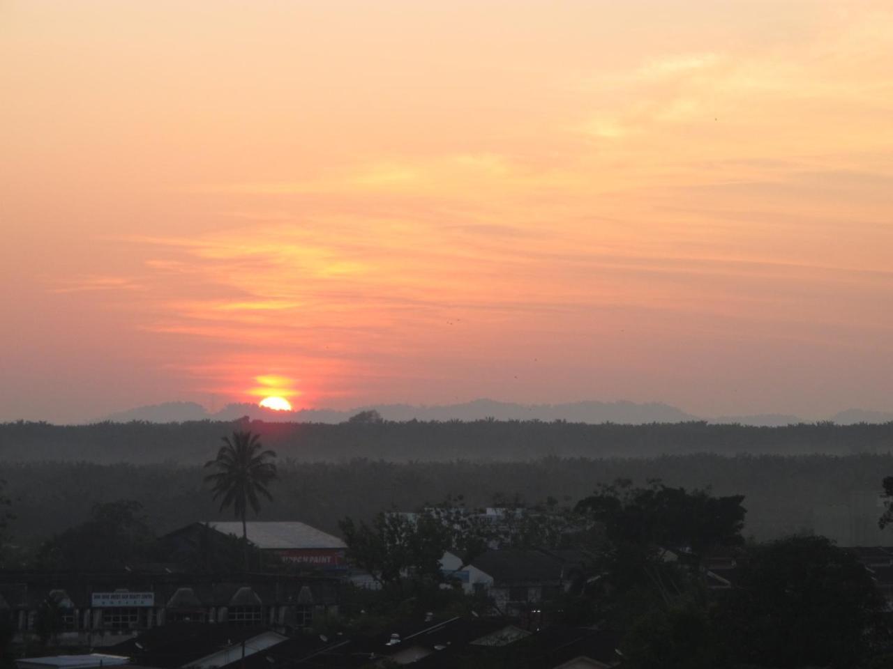 Hotel Sukaramai Kampung Gurun Kültér fotó